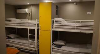 Гостиница Хостел Обской Обь Спальное место на двухъярусной кровати в общем номере для мужчин и женщин (8 взрослых)-6